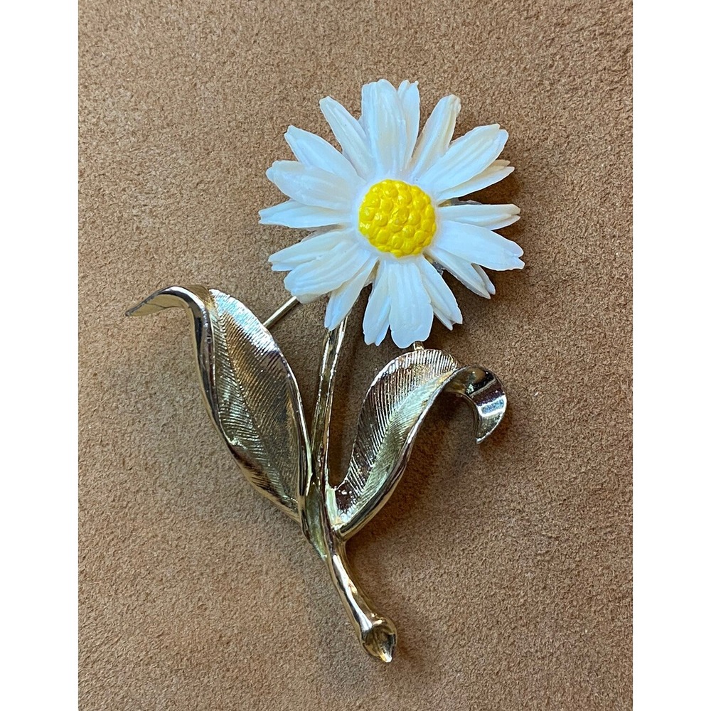 Vintage 1970's Sarah Coventry White Yellow Daisy Flower Signed Pin Brooch Spring